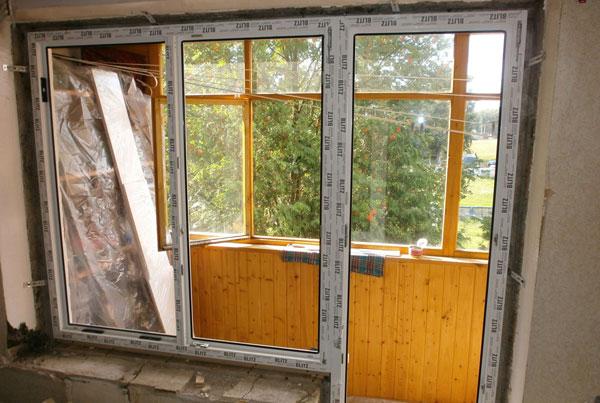 монтаж балконного блока