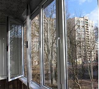 распашное безрамное остекление