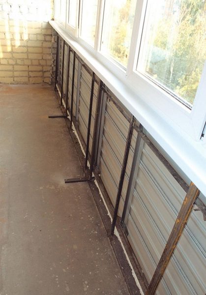 укрепленный парапет балкона