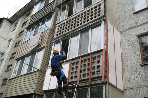 фото: Наружное утепление балкона