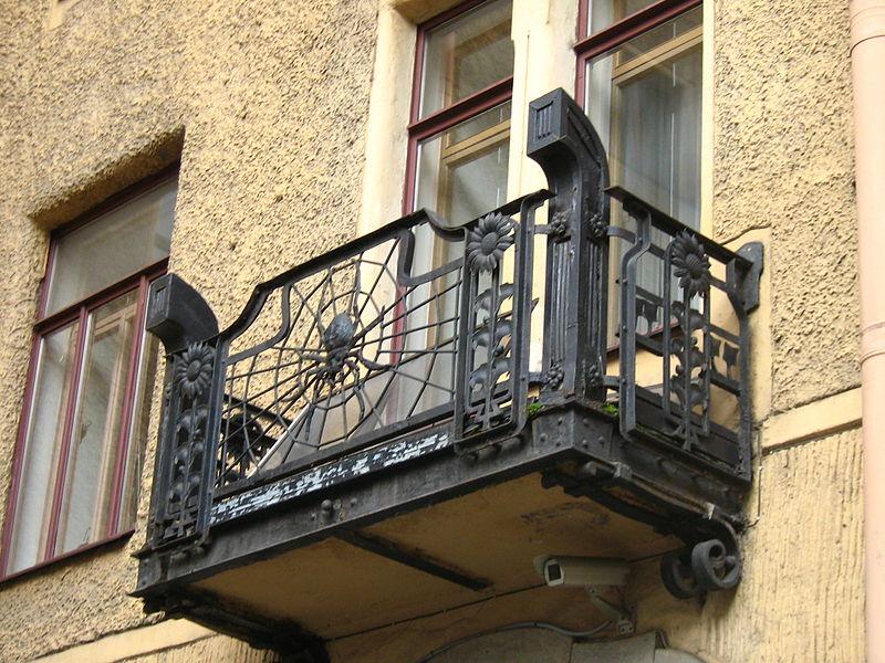 балкон в готическом стиле