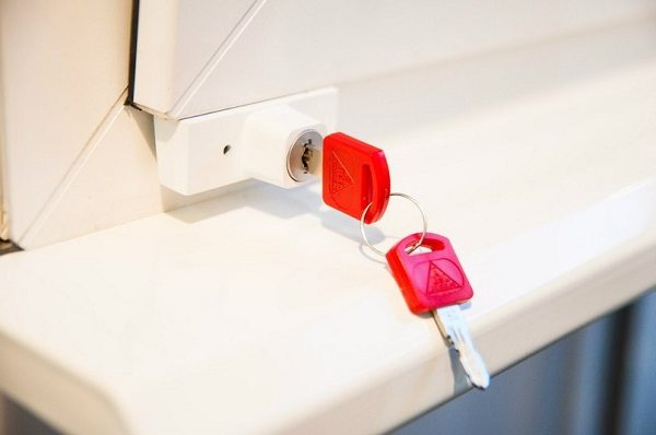 Замок на нижнюю часть окна (BSL Baby Safe Lock)