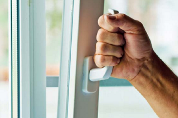 фото: режим микропроветривания пластикового окна