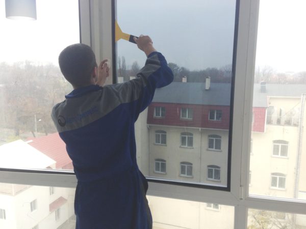 фото: Тонировка балкона своими руками