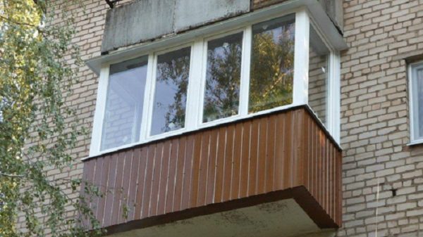 внешняя обшивка балкона профнастилом