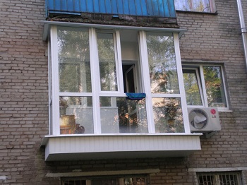 фото: витражное остекление хрущевки