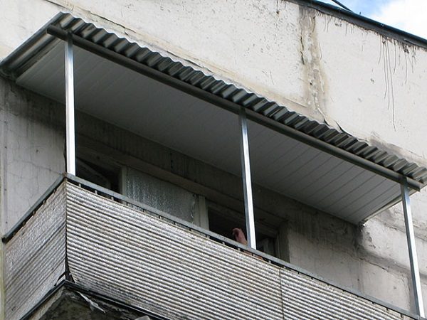 фото: козырек из шифера