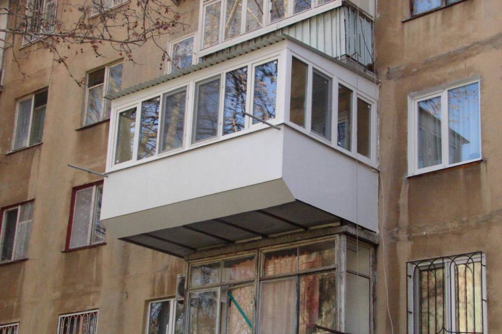 Расширенный балкон по плите с передним выносом